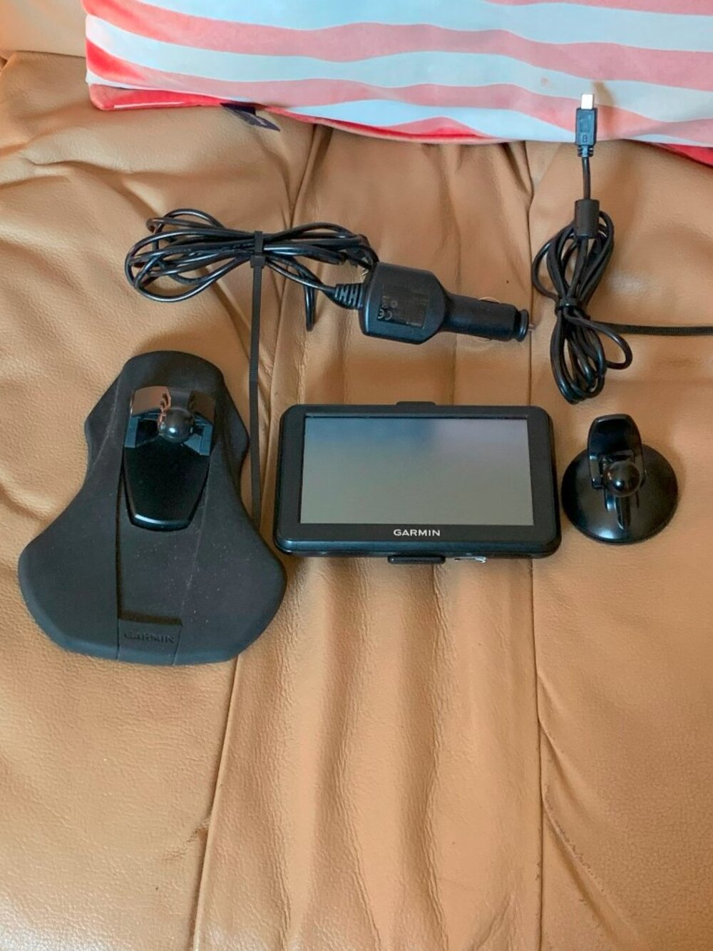 GARMIN NUVI 50LM PORTABLE GPS NAVIGATION AID, WITH ACCESSORIES